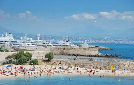 antibes-min-1100x700.jpg