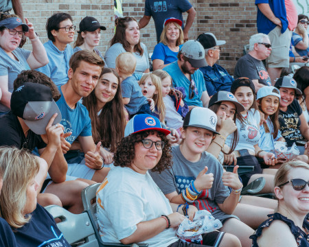 autentics-fans-del-partit-de-beisbol-a-south-bend.jpg